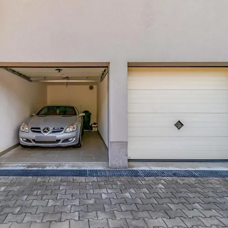 1 Bedroom Beautiful In