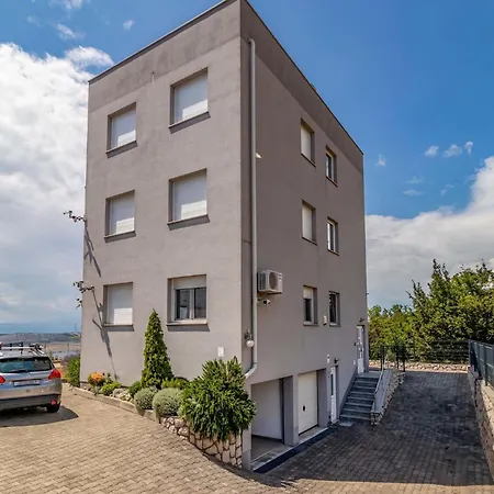 1 Bedroom Beautiful In Apartman Jadranovo