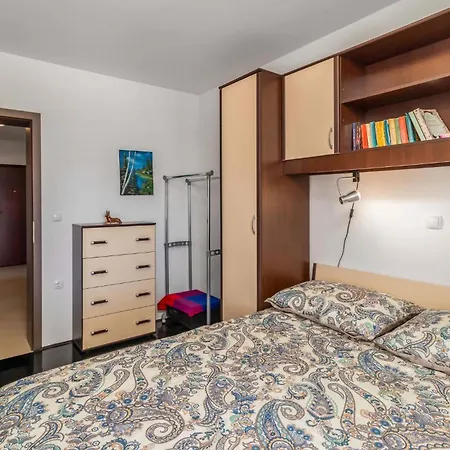 1 Bedroom Beautiful In Jadranovo