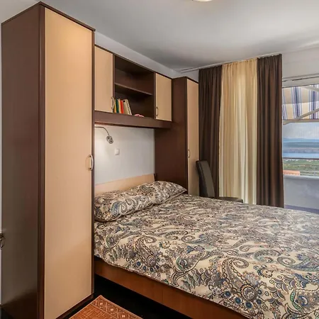 1 Bedroom Beautiful In * ヤドラニヴォ