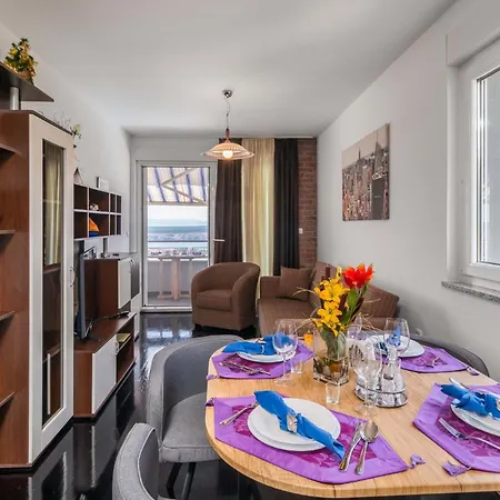 Apartment 1 Bedroom Beautiful In *