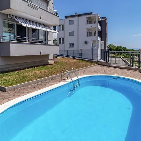 Apartment 1 Bedroom Beautiful In *